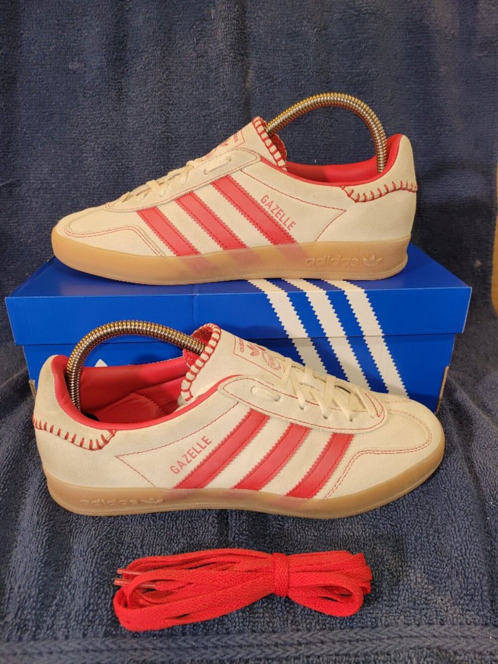 Adidas Gazelle Women's Size 8.5 Red Beige Tan INDOOR Sneakers JS1402 (#2413)